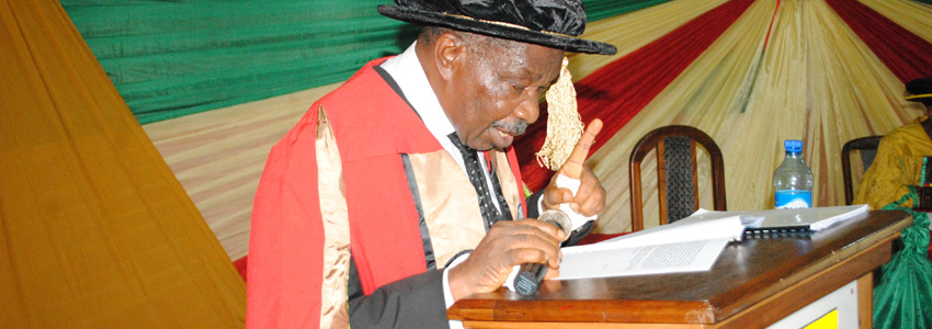 Prof. Kalu Uka delivering the Convocation Lecture